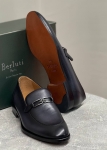 Лоферы Berluti из натуральной кожи красивого патинированного синего цвета с металлической перемычкой, на кожаной подошве с каблуком.    Артикул LUX-123276. Вид 4
