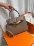 Сумка женская  Kelly, 28, PHW Epsom leather  Hermes Артикул LUX-123802. Вид 2