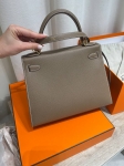 Сумка женская  Kelly, 28, PHW Epsom leather  Hermes Артикул LUX-123802. Вид 4