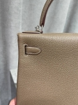 Сумка женская Kelly 28, Togo, РHW Hermes Артикул LUX-124194. Вид 5