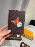Обложка на паспорт Louis Vuitton Артикул LUX-125438. Вид 3