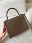 Сумка женская Kelly 25, PHW Togo  Hermes Артикул LUX-126373. Вид 2
