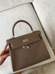 Сумка женская Kelly 25, PHW Togo  Hermes Артикул LUX-126373. Вид 3