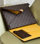 Папка 32,5x26x3,5 см  Louis Vuitton Артикул LUX-129257. Вид 3