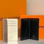 Обложка на паспорт из натуральной кожи крокодила  Louis Vuitton Артикул LUX-130588. Вид 4