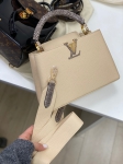Сумка женская Capucines Louis Vuitton Артикул LUX-27024. Вид 1