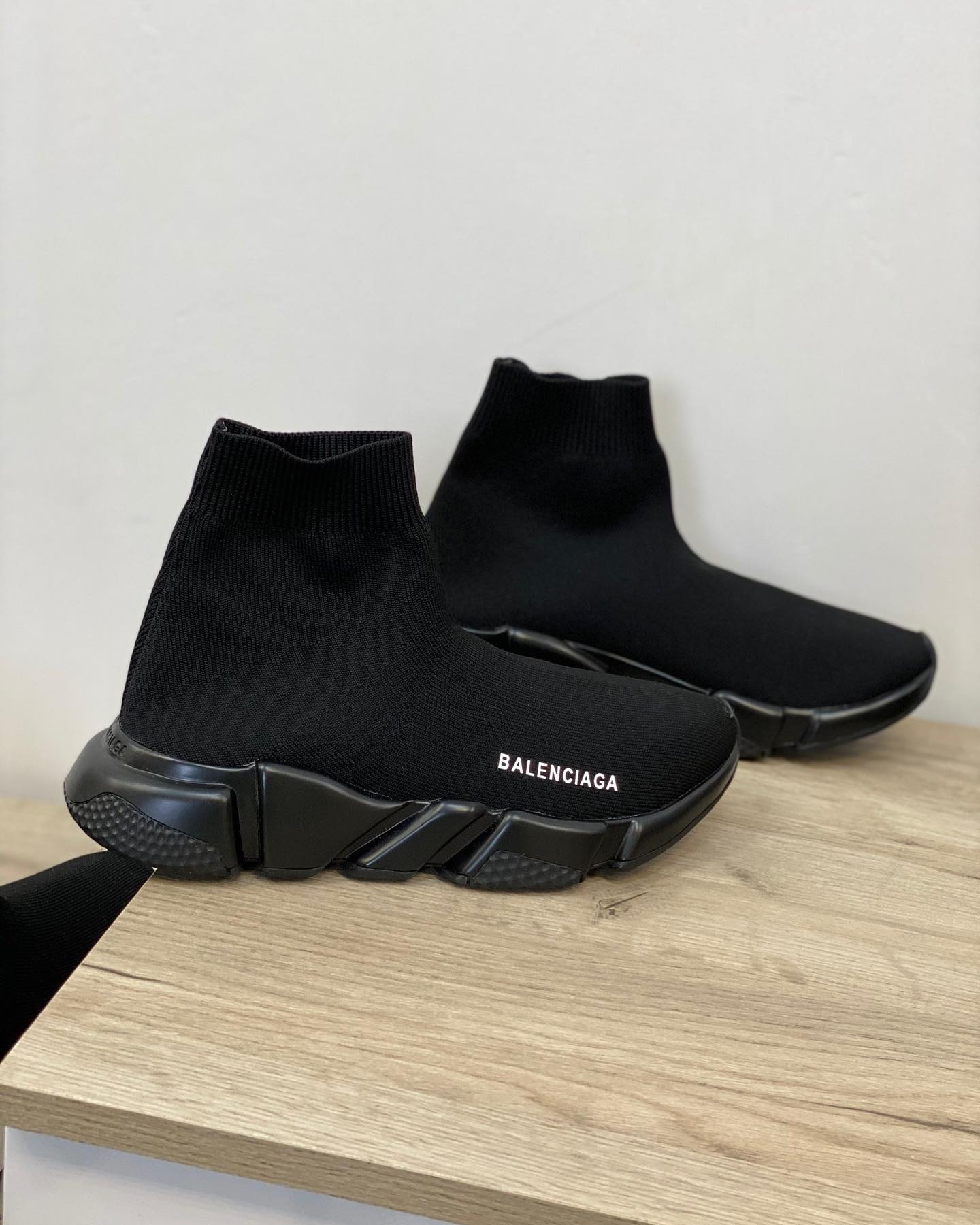 Кроссовки женские Balenciaga LUX-34441 фото Кроссовки женские Balenciaga Артикул LUX-34441