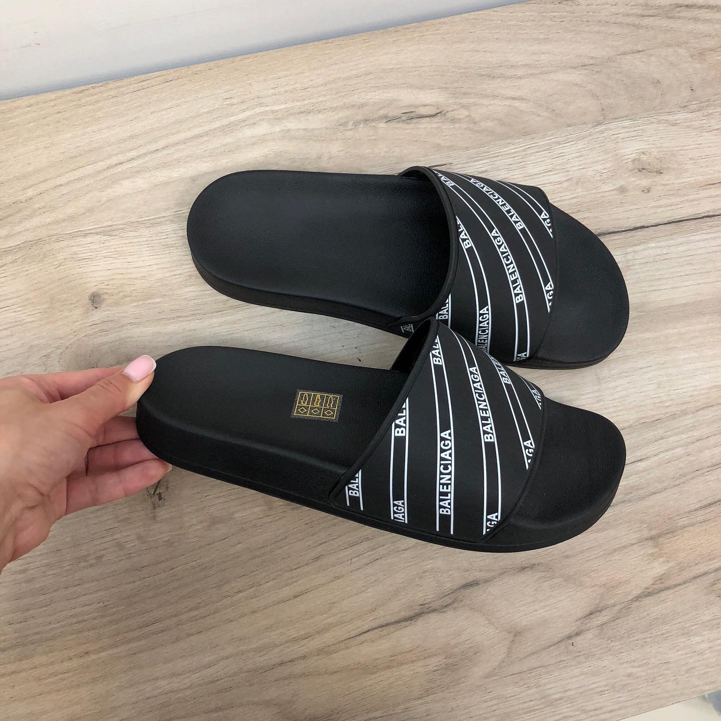 Шлёпанцы Balenciaga LUX-35430 фото Шлёпанцы Balenciaga Артикул LUX-35430