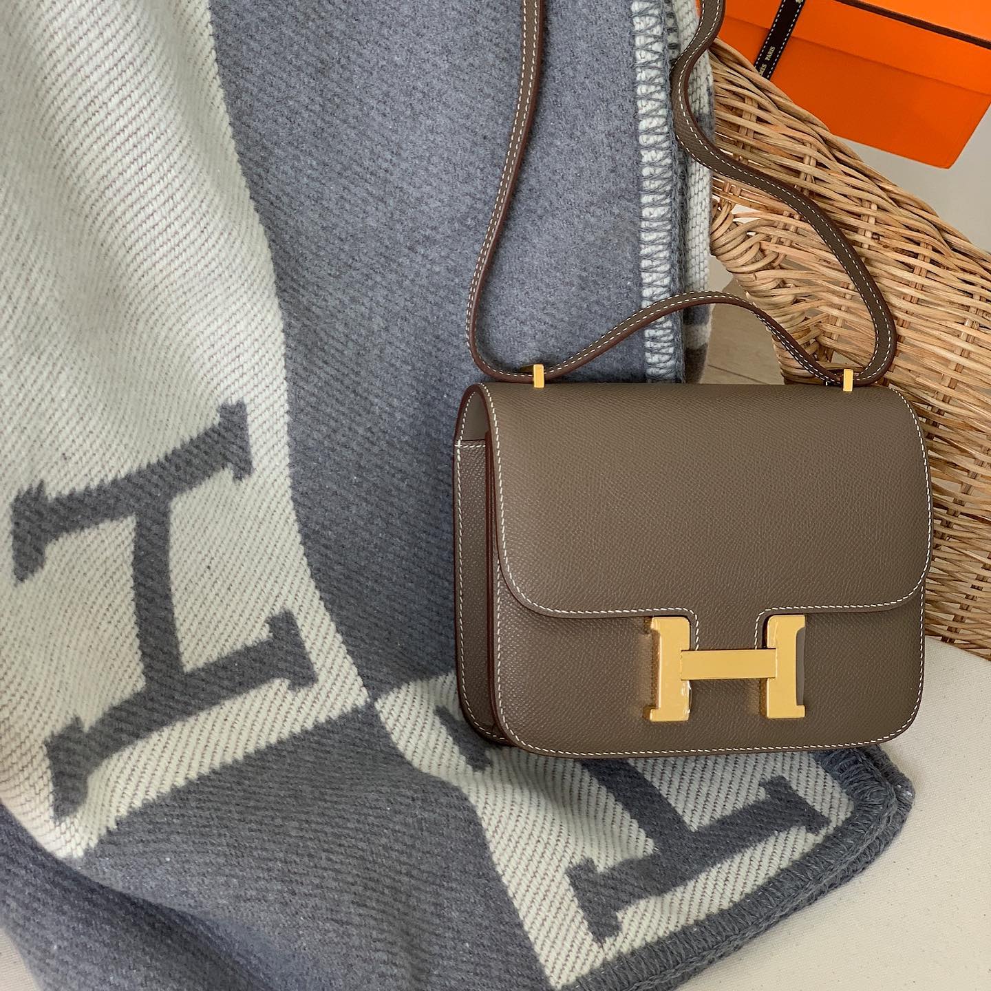 Conctance 23 cm, Epsom, Color Feu Hermes LUX-36804 фото Conctance 23 cm, Epsom, Color Feu Hermes Артикул LUX-36804