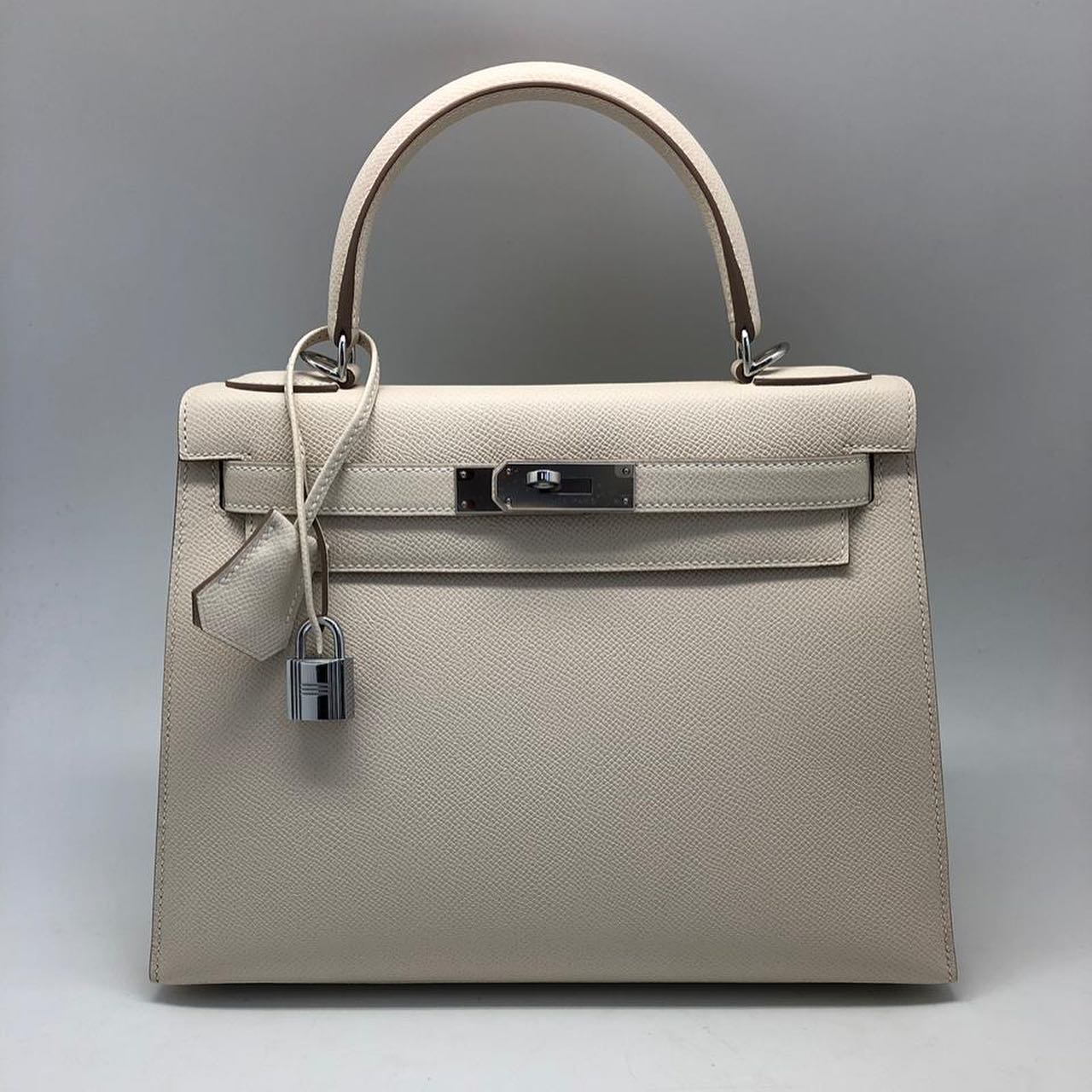 Сумка женская Hermes Kelly 28 cm,Epsom Color Craie Hermes LUX-37280 фото Сумка женская Hermes Kelly 28 cm,Epsom Color Craie Hermes Артикул LUX-37280