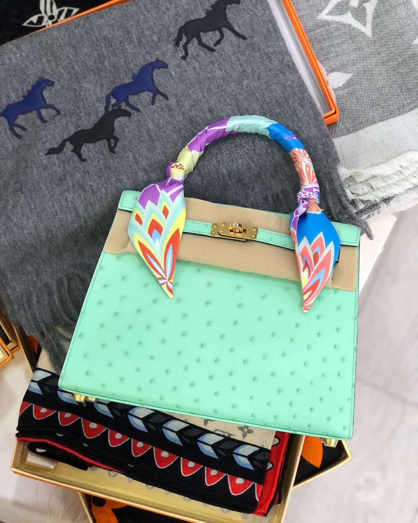 Сумка женская Kelly Ostrich GHW, 25 cm Hermes LUX-39952 фото Сумка женская Kelly Ostrich GHW, 25 cm Hermes Артикул LUX-39952