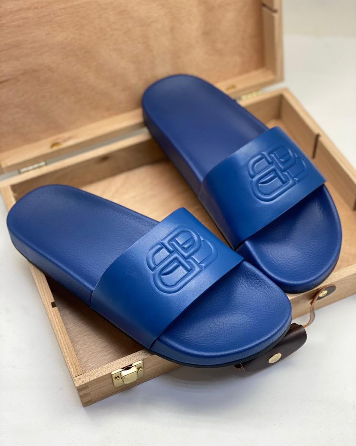 Шлёпанцы Balenciaga LUX-47306 фото Шлёпанцы Balenciaga Артикул LUX-47306