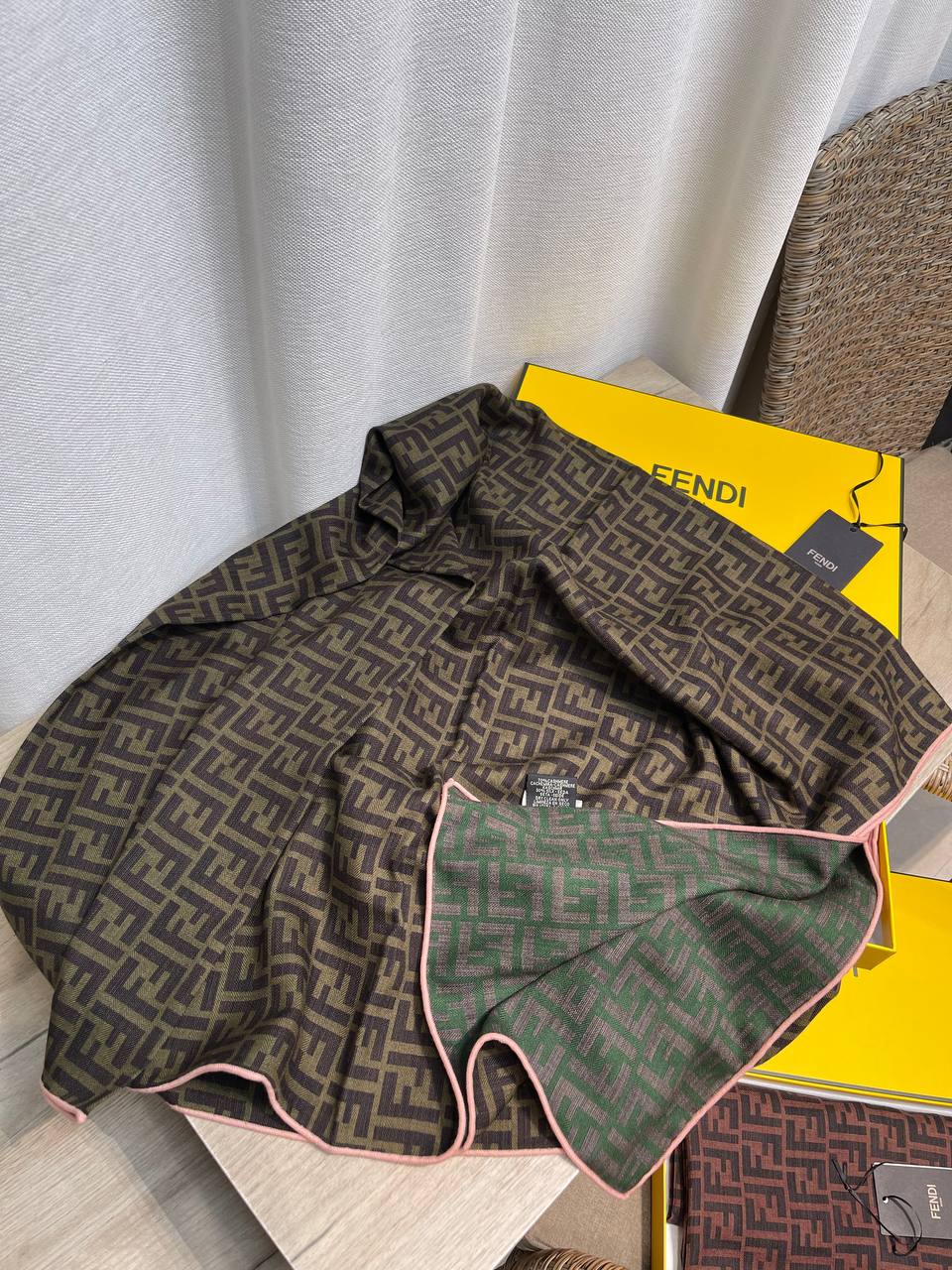 Платок Fendi LUX-130149 фото Платок Fendi Артикул LUX-130149