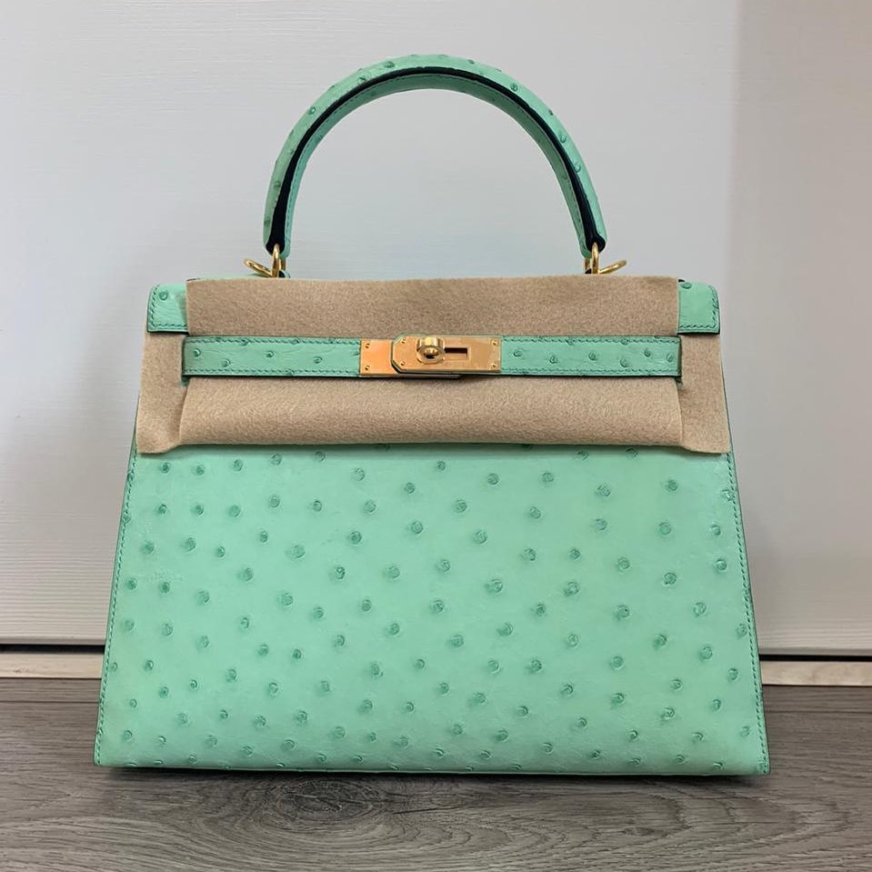 Сумка женская Kelly Ostrich, 28 cm Hermes LUX-30419 фото Сумка женская Kelly Ostrich, 28 cm Hermes Артикул LUX-30419