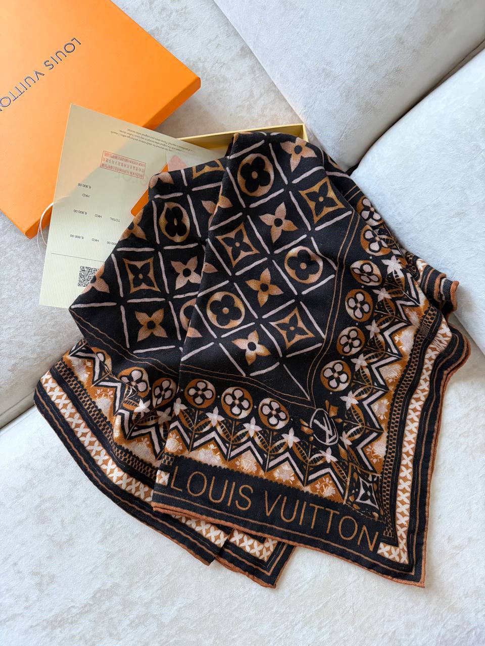 Платок Louis Vuitton LUX-126348 фото Платок Louis Vuitton Артикул LUX-126348