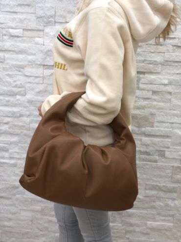 Сумка женская THE SHOULDER POUCH IN VITELLO Bottega Veneta LUX-26832