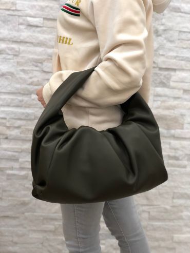 Сумка женская THE SHOULDER POUCH IN VITELLO Bottega Veneta LUX-26829