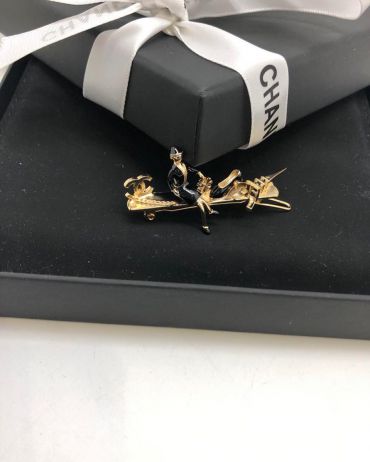 Брошь  Chanel LUX-35642