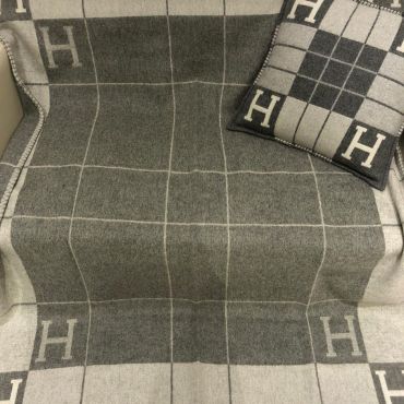  Комплект плед с подушкои Hermes LUX-38739