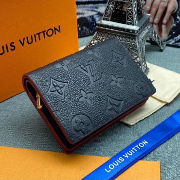 Кошелёк Louis Vuitton LUX-46983