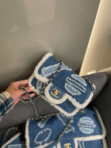 Сумка-конверт  20 см Chanel LUX-123557