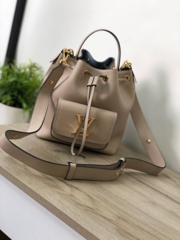 СУМКА LOCKME BUCKET Louis Vuitton LUX-49922