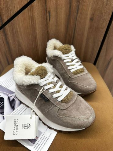 Кроссовки женские