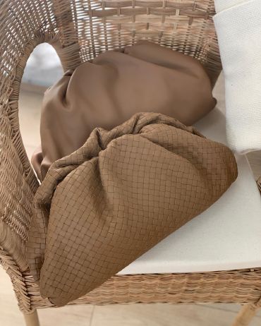 Клатч THE POUCH IN BUTTER CALF Bottega Veneta LUX-16349