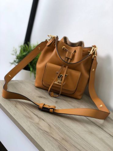 СУМКА LOCKME BUCKET Louis Vuitton LUX-49921