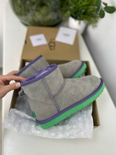 UGG Classic Mini 