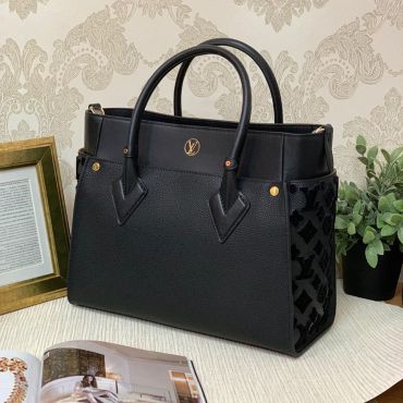 Сумка-тоут On My Side Louis Vuitton LUX-30233