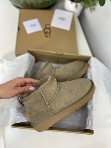 UGG Classic Mini 