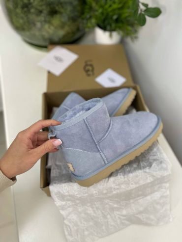 UGG Classic Mini 