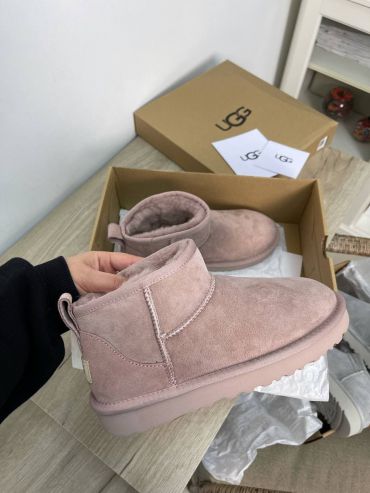 UGG Classic Mini 