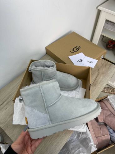 UGG Classic Mini 