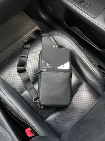 Сумка-слинг Gucci LUX-68393