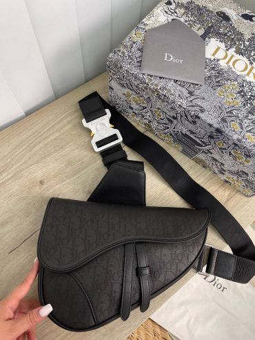 Сумка-слинг  Christian Dior LUX-71191