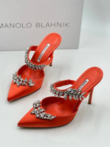 Атласные мюли Lurum с украшением в виде кристаллов Manolo Blahnik LUX-82530