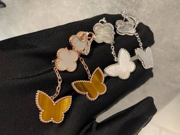 Серьги коллекции Lucky Alhambra. Van Cleef LUX-121010