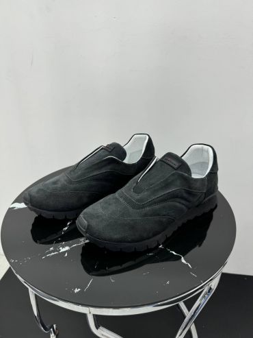 Кроссовки