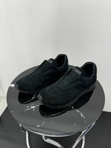 Кроссовки