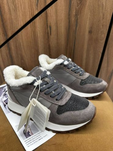 Кроссовки женские