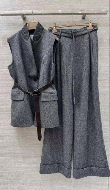 Костюм женский