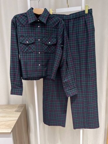 Костюм женский