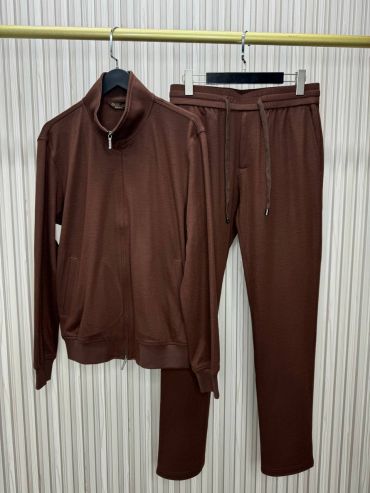 Костюм спортивный