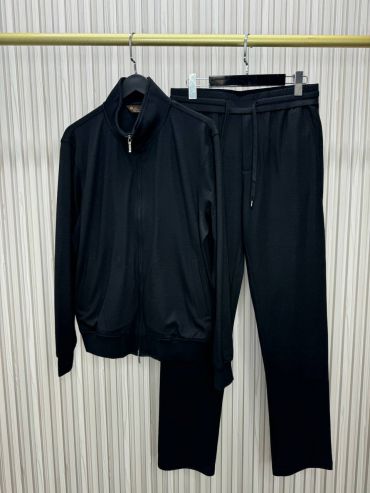 Костюм спортивный