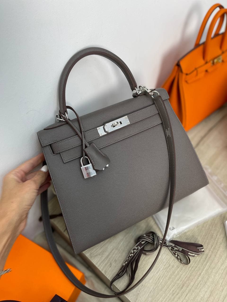 Сумка женская Kelly, 28 cm, Etain color Hermes LUX-57436 фото Сумка женская Kelly, 28 cm, Etain color Hermes Артикул LUX-57436