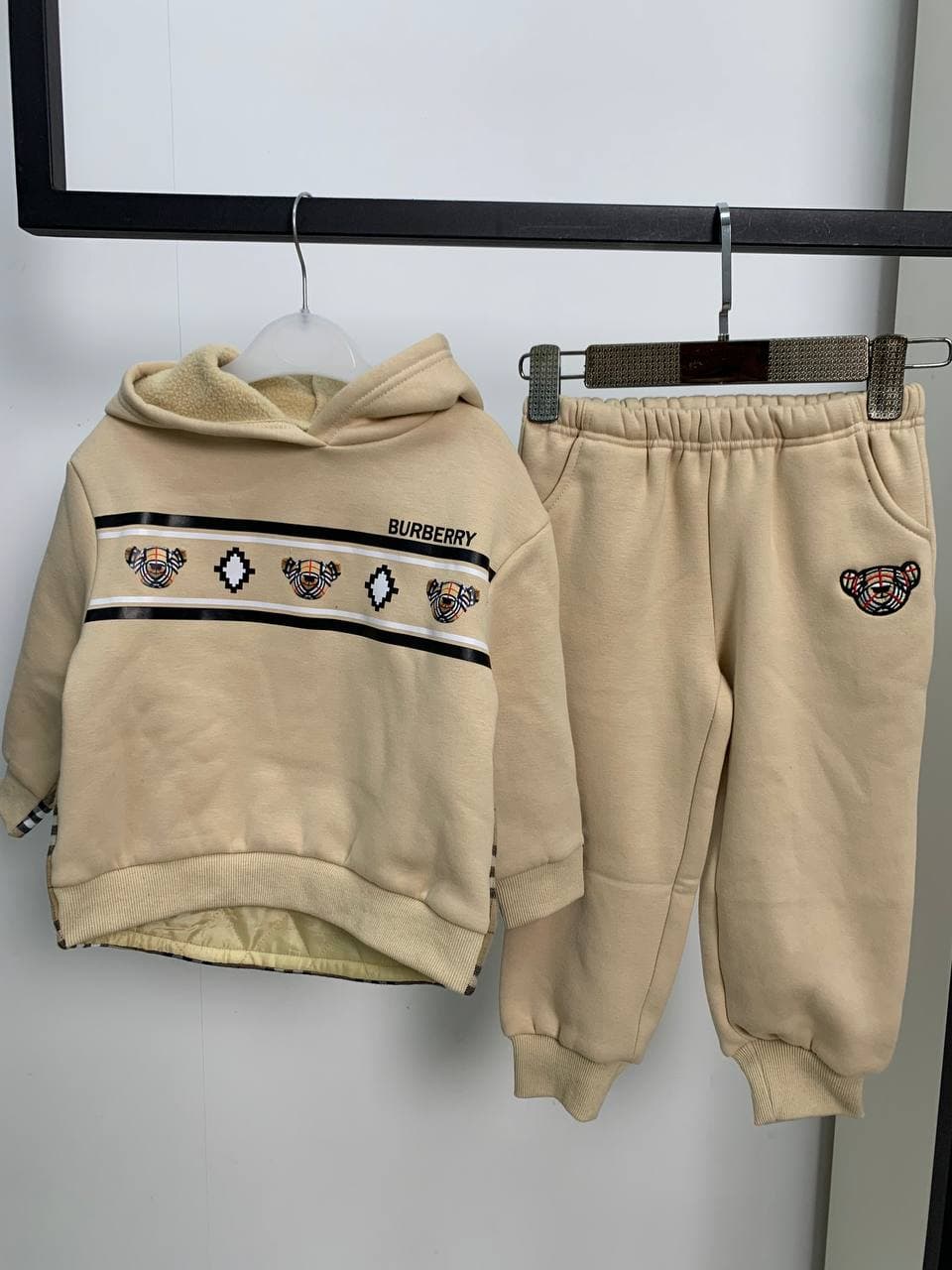 Костюм спортивный Burberry LUX-63208 фото Костюм спортивный Burberry Артикул LUX-63208