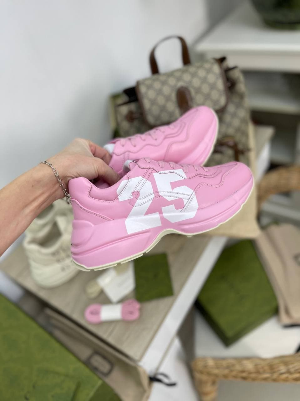 Кроссовки женские Gucci LUX-63930 фото Кроссовки женские Gucci Артикул LUX-63930