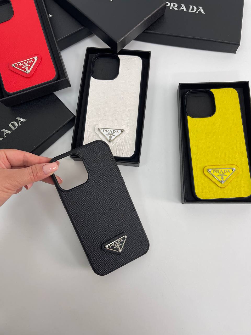 Чехол на 13 pro max Prada LUX-68262 фото Чехол на 13 pro max Prada Артикул LUX-68262